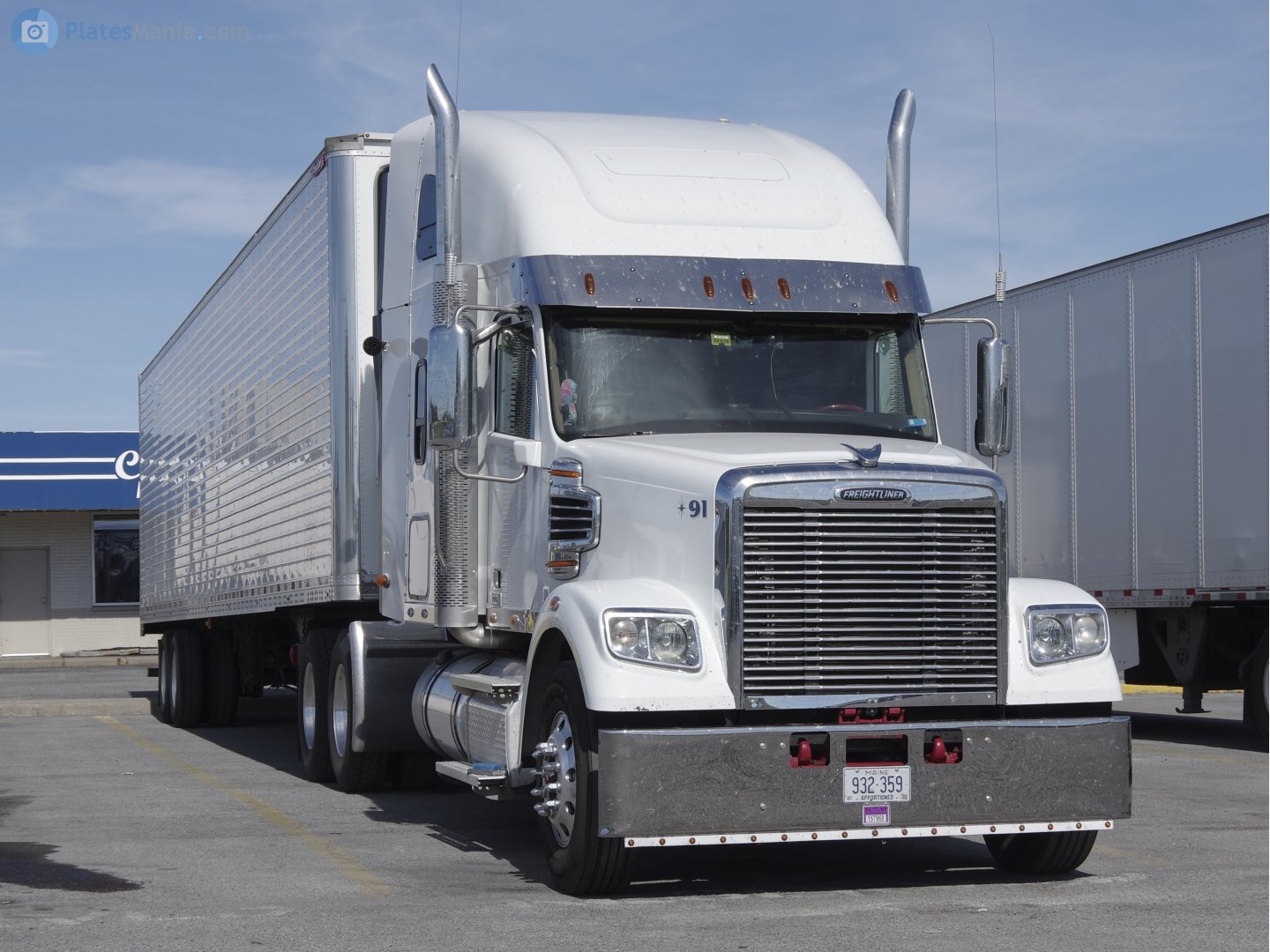 932-359, Freightliner 122SD 