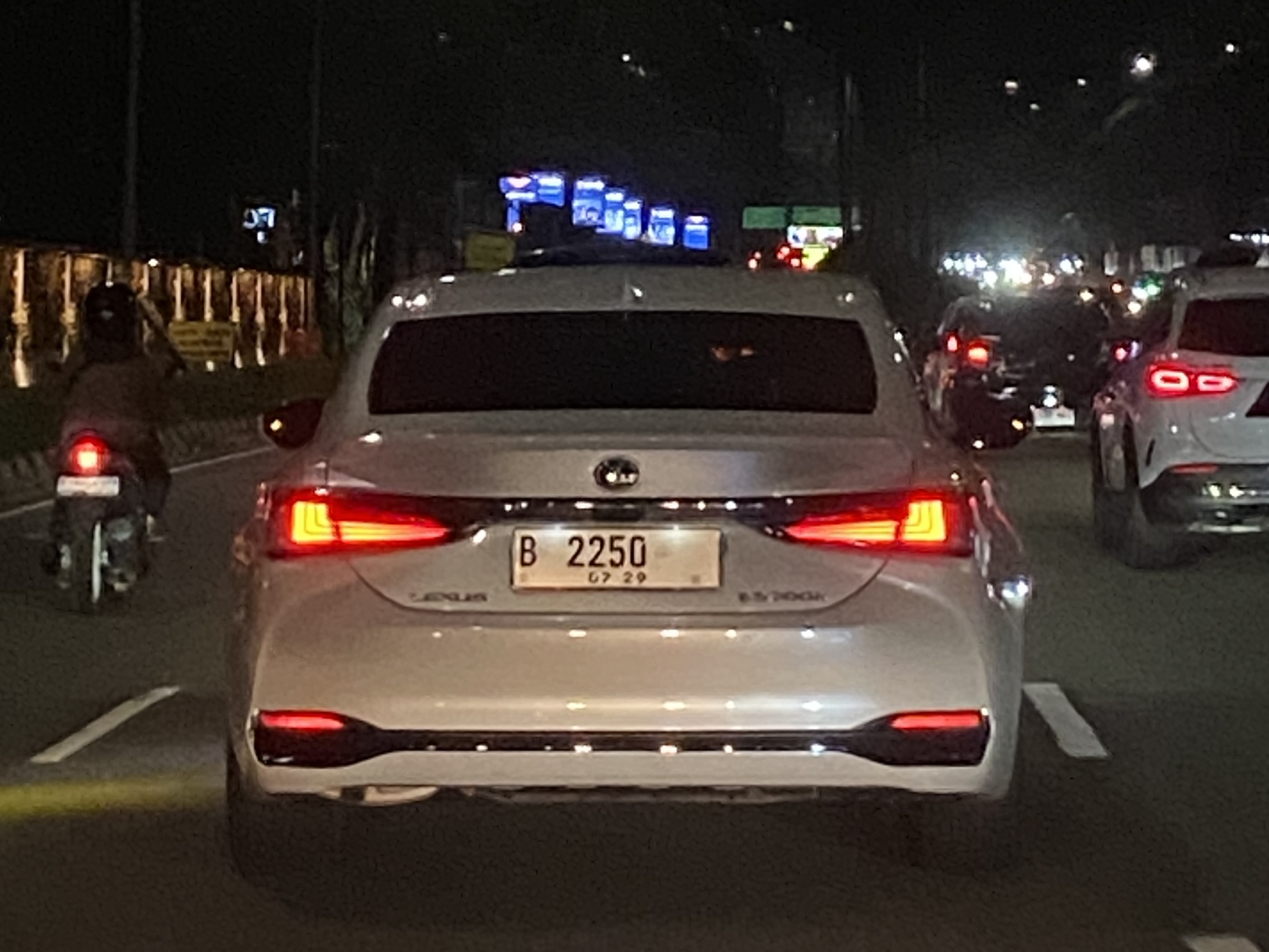 B 2250, Lexus ES 7th gen (XZ10), 2018–