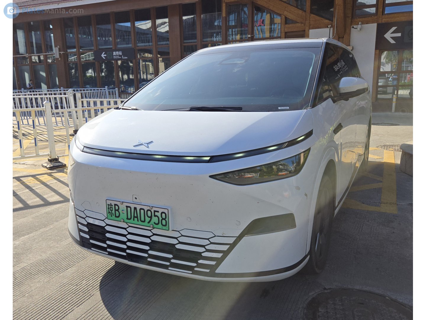 琼B·DA0958, XPeng X9 1st gen, 2023–