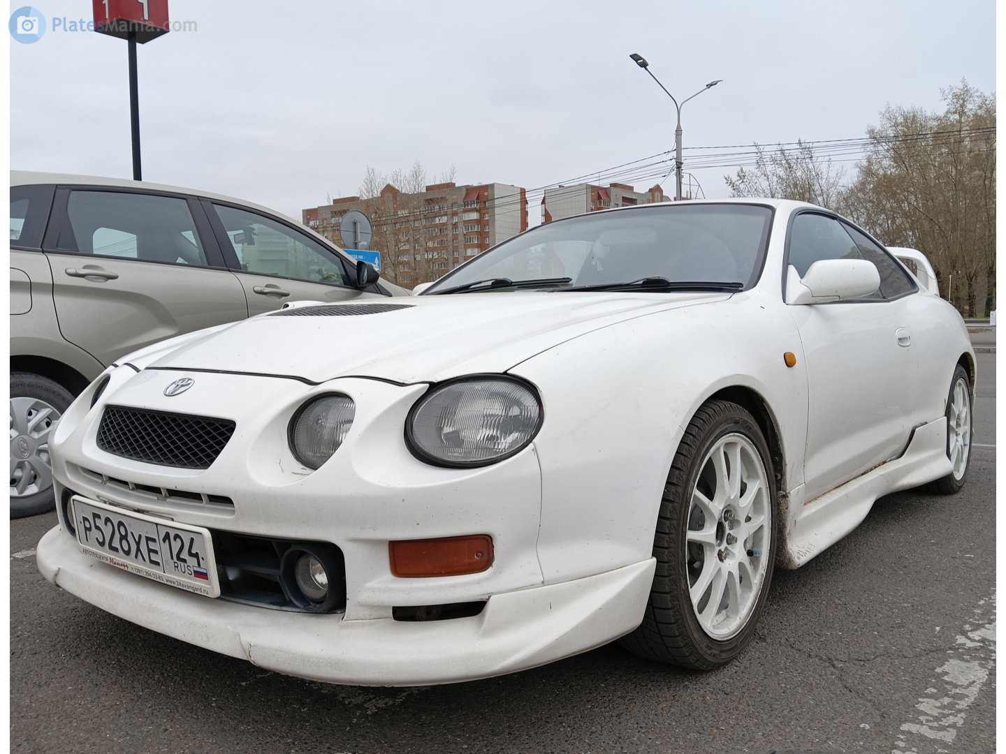 р 528 хе 124, Toyota Celica 6th gen Coupé (T200), 1993–1999