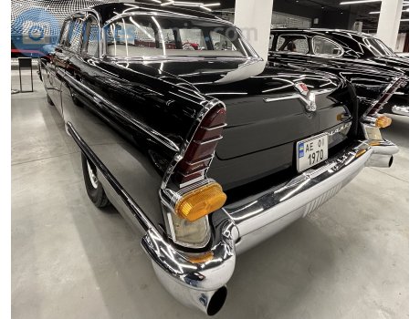 AE 1970 OI, GAZ 13 Чайка