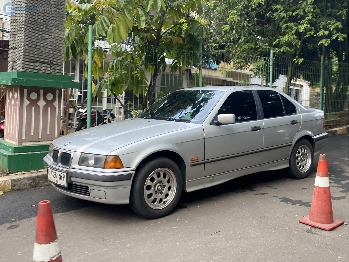 B 1366 NEP, BMW 3 Series 3rd gen Sedan (E36), 1990–1998
