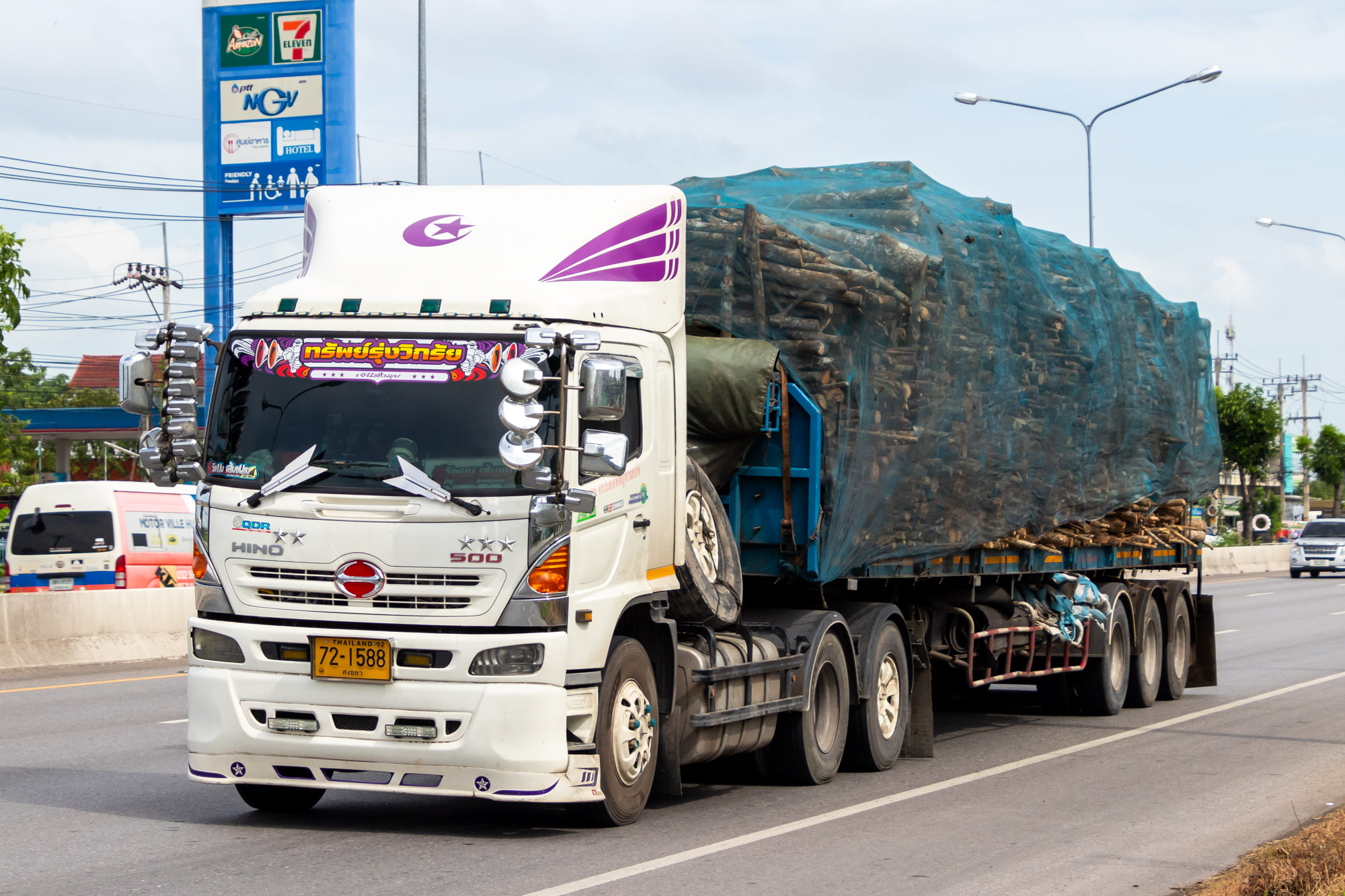 72-1588, Hino 500 Series 