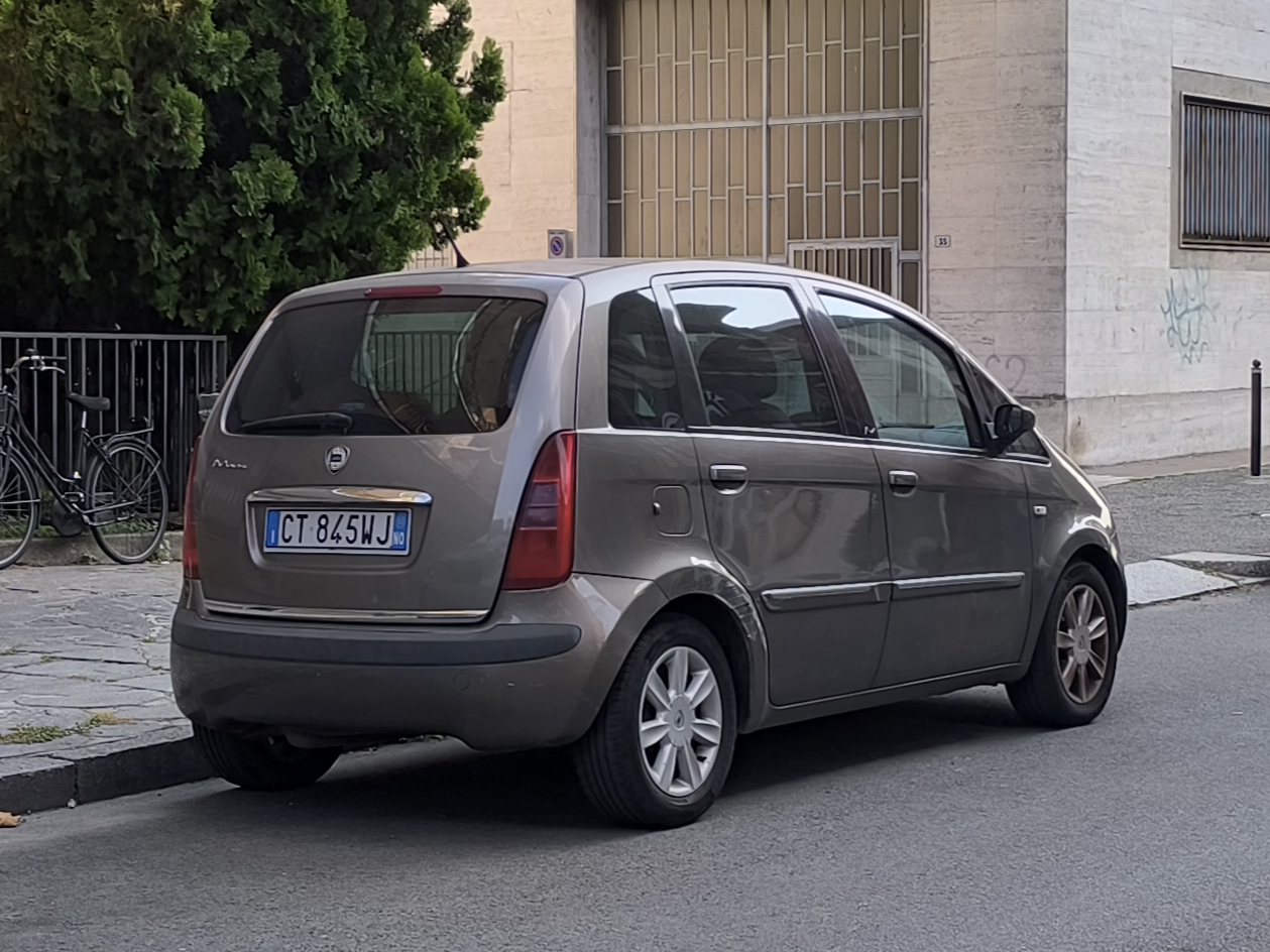 CT 845 WJ, Lancia Musa 1st gen (350), 2004–2007