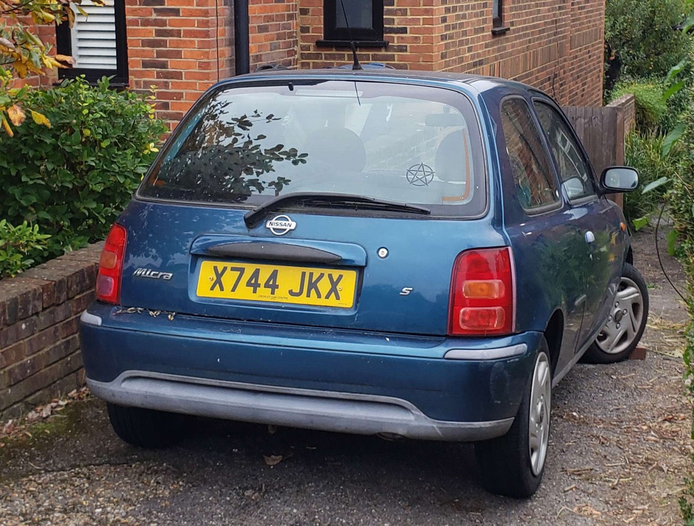 X744JKX, Nissan Micra 2nd gen 3-door Hatch (K11), 1992–2003