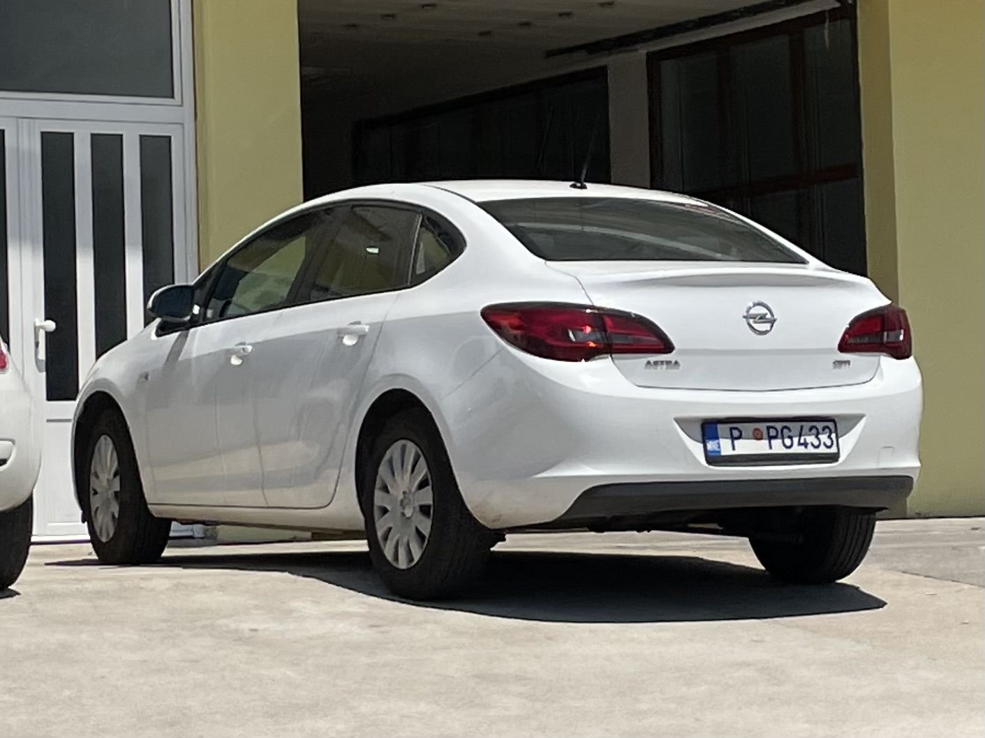 P PG433, Opel Astra 4th gen Sedan (J; P10), 2012–2018