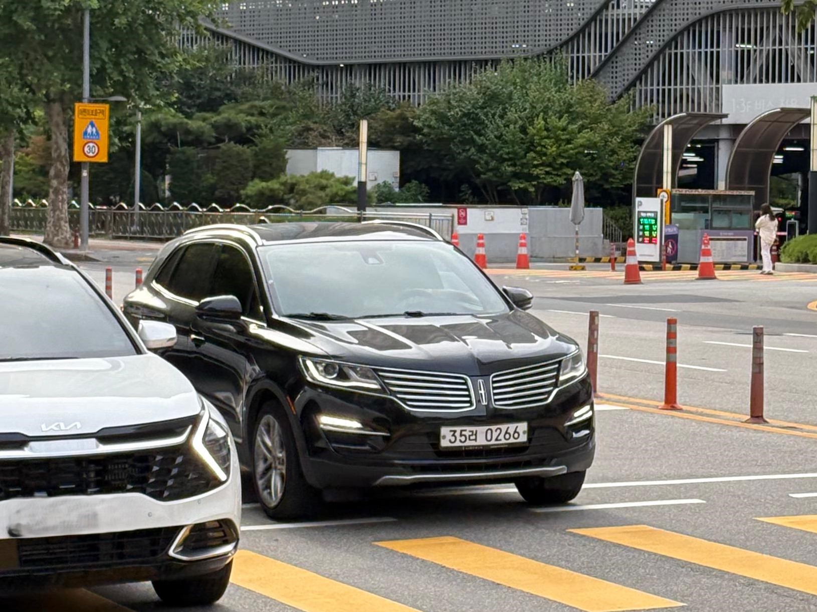 35러 0266, Lincoln MKZ 1st gen (CD378), facelift, 2009–2012