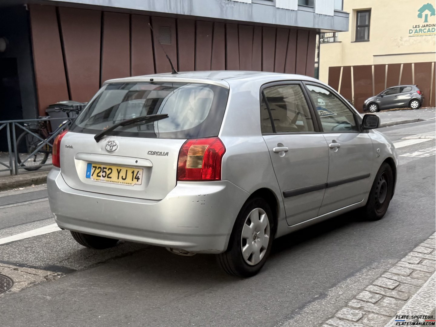 7252 YJ 14, Toyota Corolla 9th gen (RunX) 5-door Hatch (E120), 2001–2007