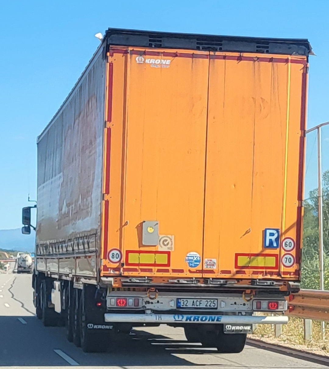 32 ACF 225, Krone Mega Liner 