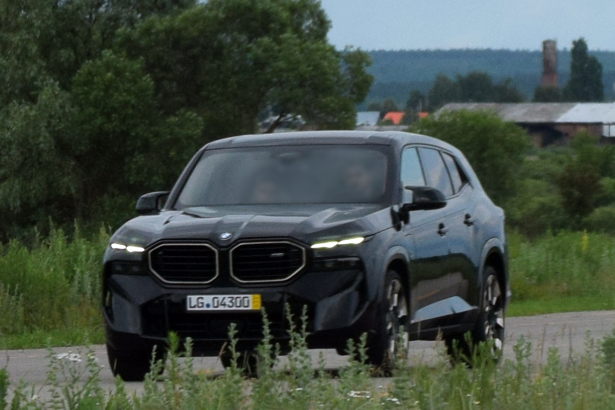 LG 04300, BMW XM 1st gen (G09), 2023–