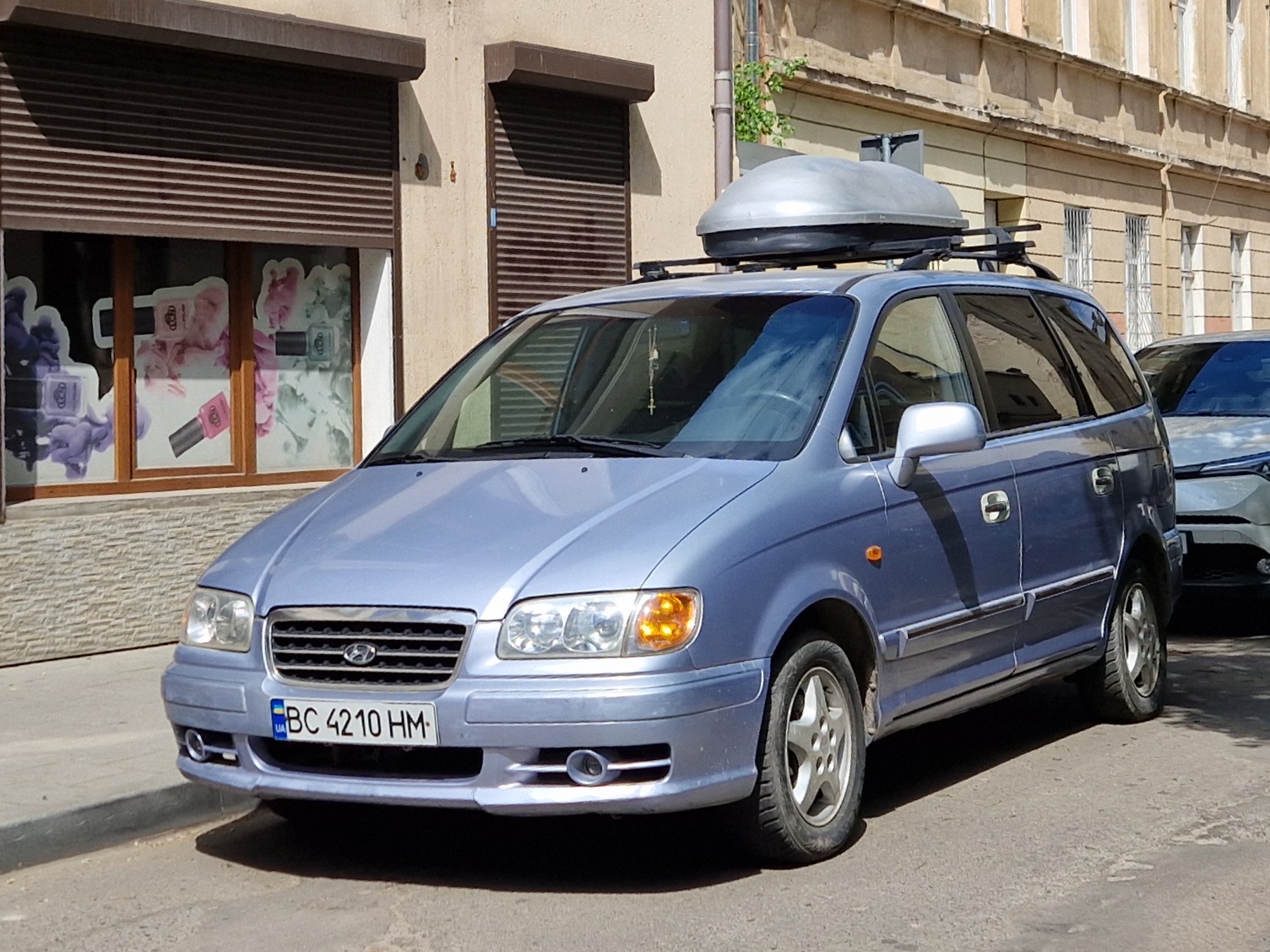 BC 4210 HM, Hyundai Trajet 1st gen (FO), 1999–2004