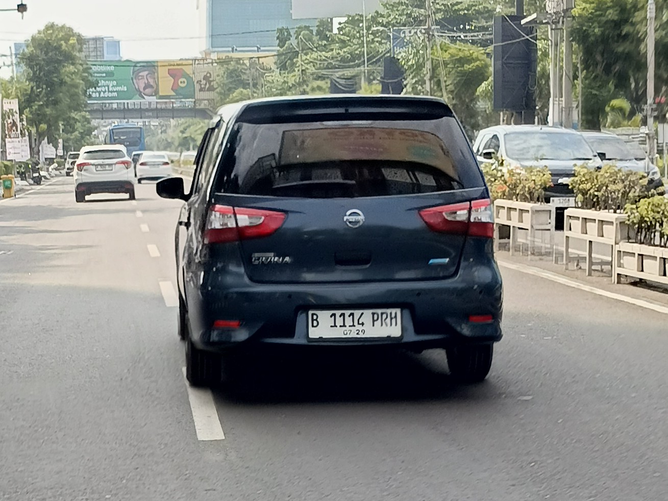 B 1114 PRH, Nissan Livina 1st gen Grand Livina (Geniss) (L11), facelift, 2013–2020