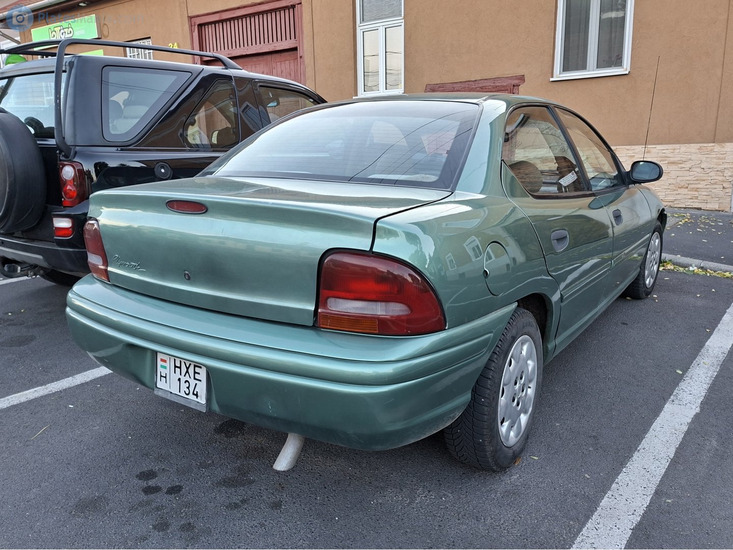 HXE-134, Plymouth Neon 1st gen Sedan (PL), 1993–1999