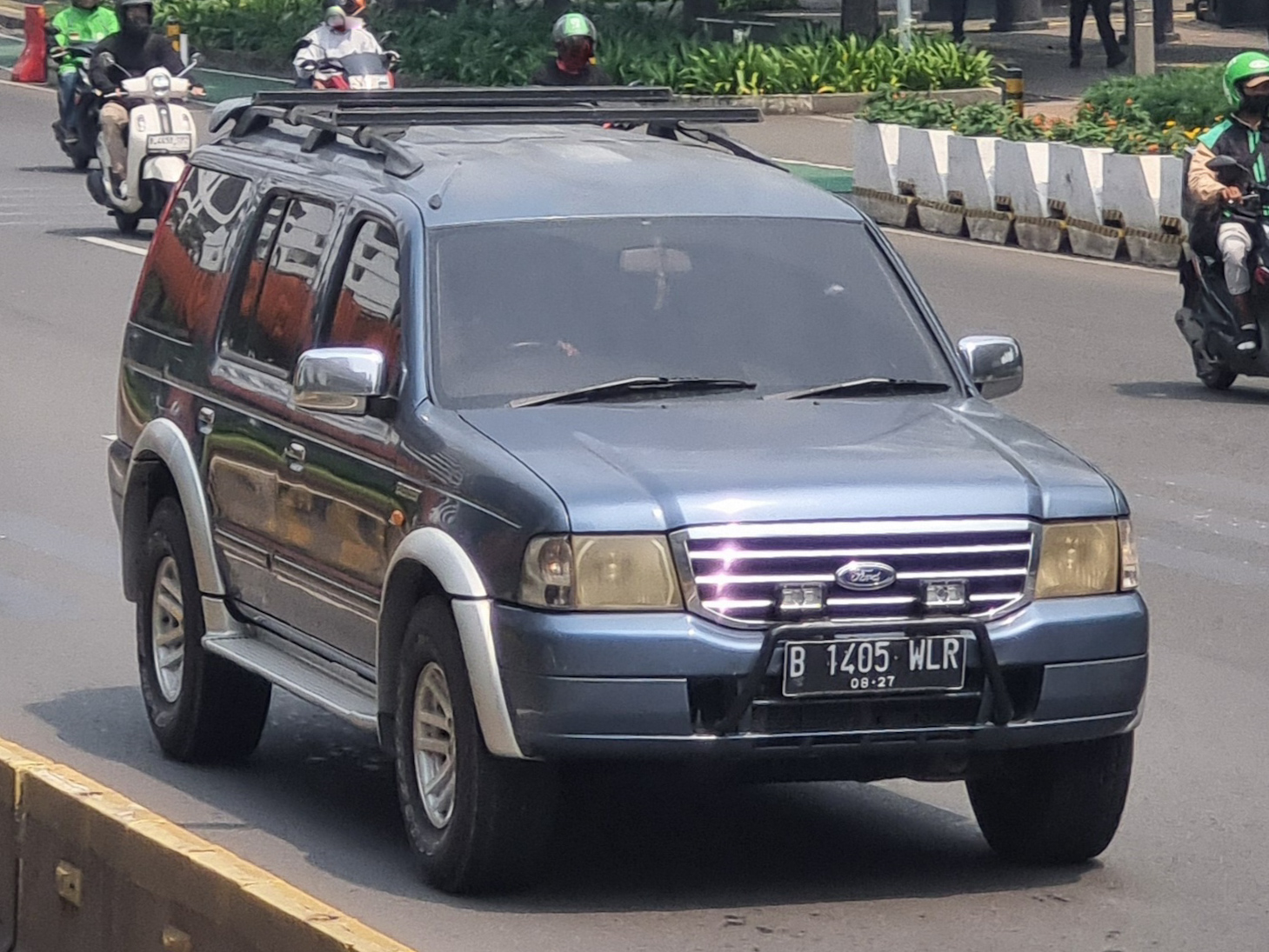 B 1405 WLR, Ford Everest 1st gen (U268/UR), 2003–2006