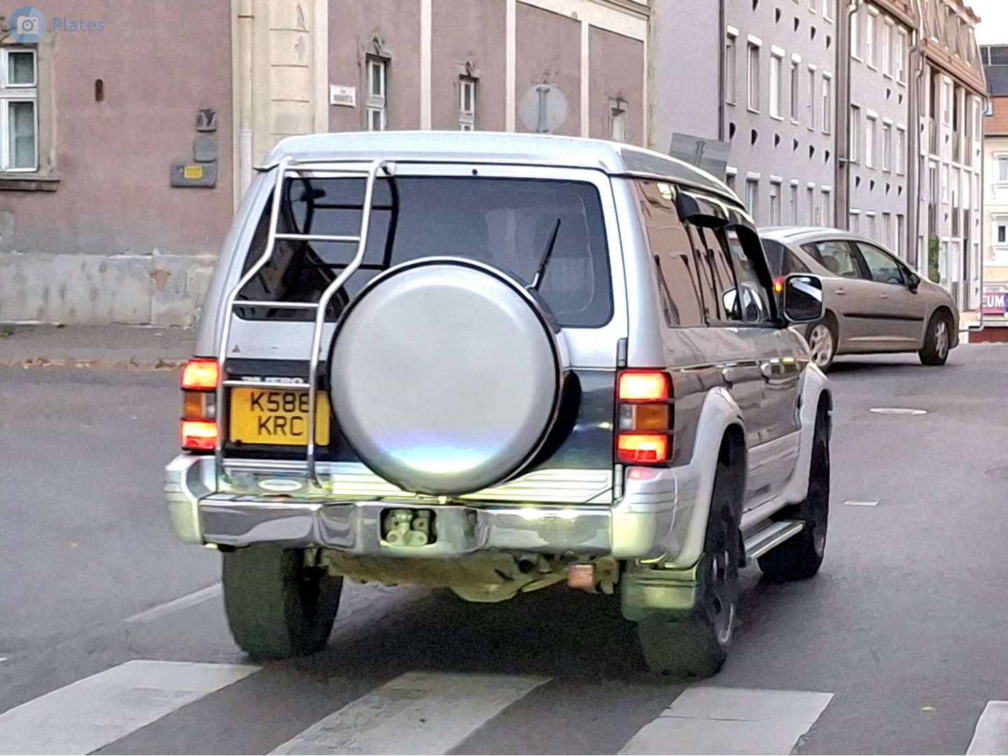 K588KRC, Mitsubishi Pajero 2nd gen 5-door SUV (V40/NH/NJ/NK/NL), 1991–1999 (–2008 for PH-market)