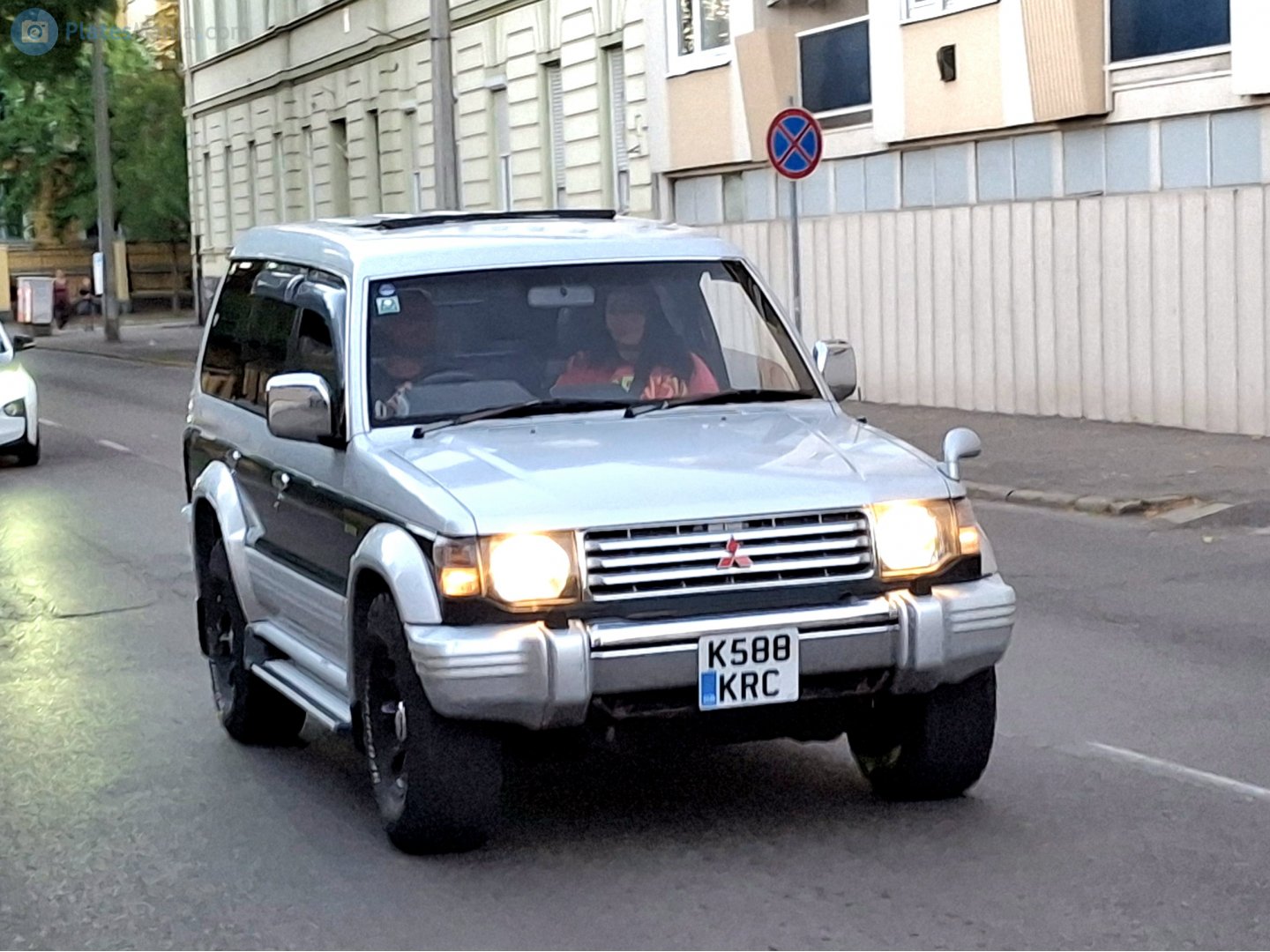 K588KRC, Mitsubishi Pajero 2nd gen 5-door SUV (V40/NH/NJ/NK/NL), 1991–1999 (–2008 for PH-market)