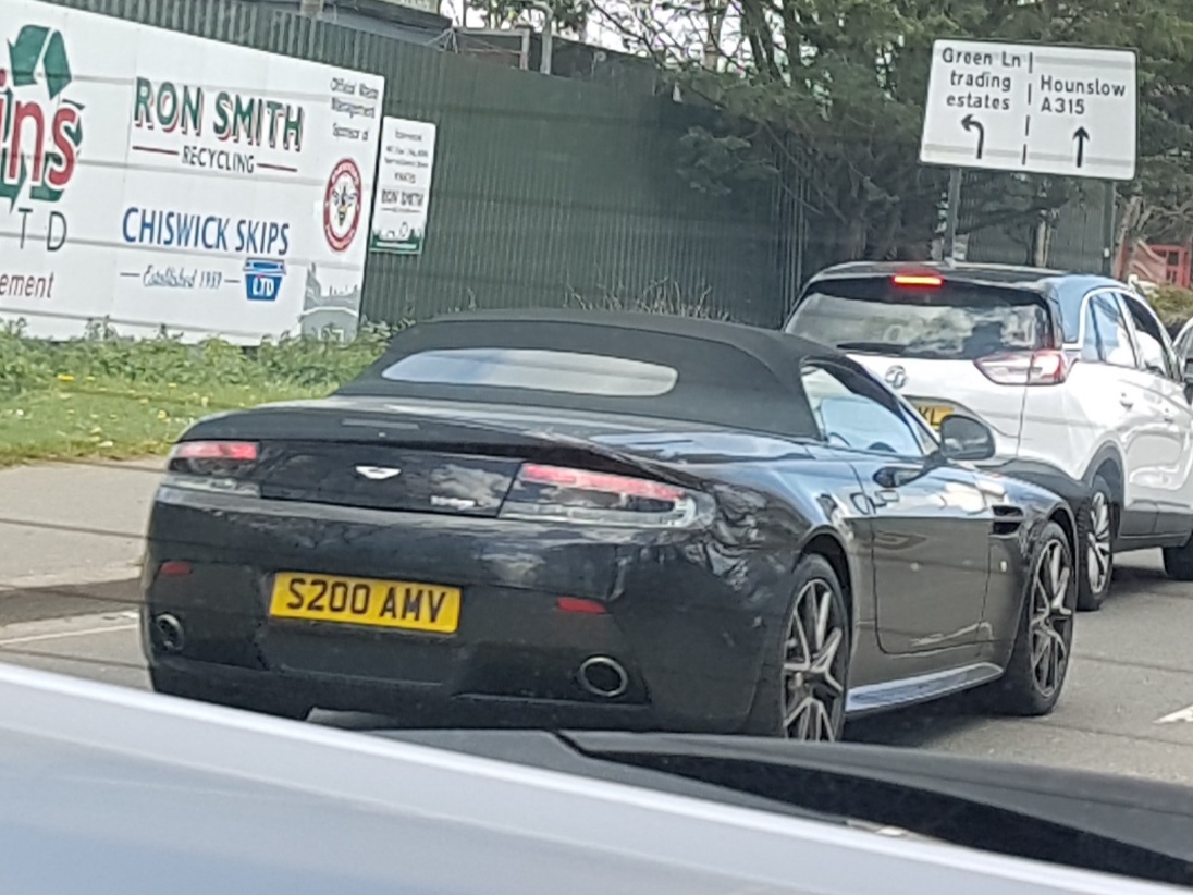 S200AMV, Aston Martin V8 Vantage 