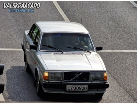 LY 30920, Volvo 240-Series