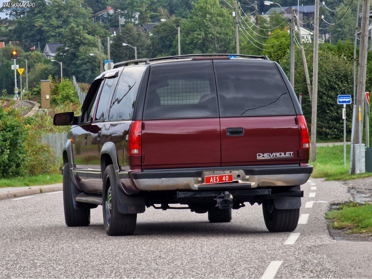 AES 40, Chevrolet Suburban 8th gen (GMT400), 1991–1999