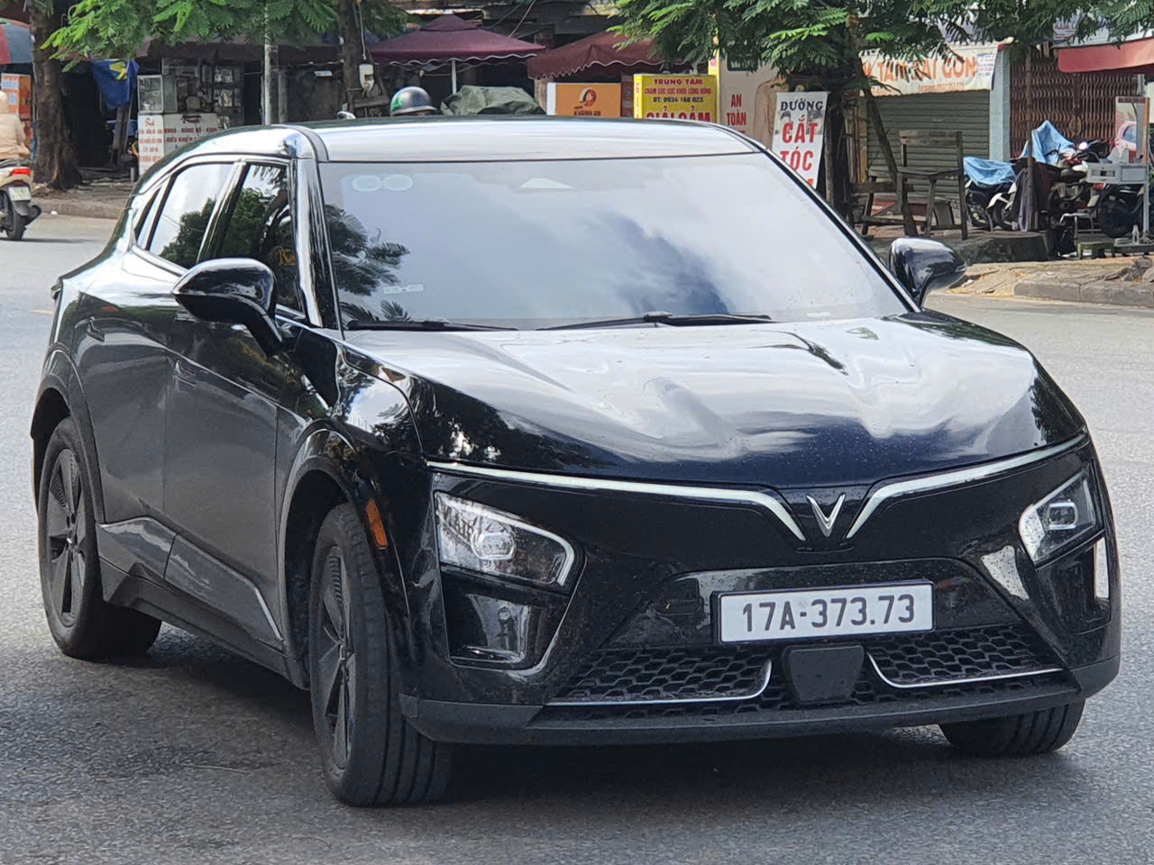 17A-373.73, VinFast VF7 