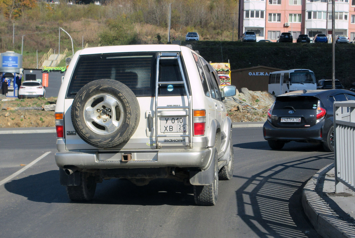 у 010 хв 25, Isuzu Bighorn 2nd gen 5-door SUV (UBS69), 1991–1998