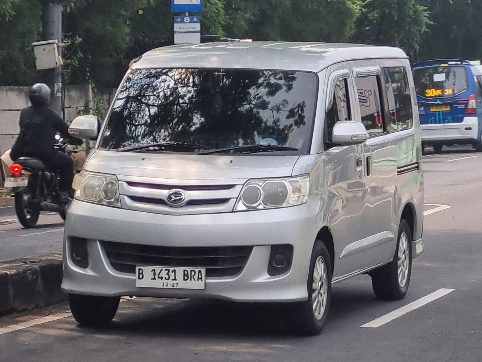 B 1431 BRA, Daihatsu Luxio 1st gen (S400), 2009–