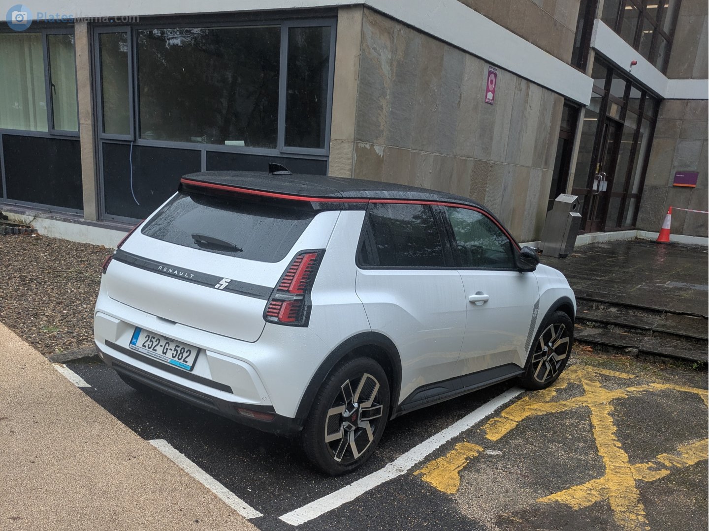 252-G-582, Renault 5 3rd gen E-Tech, 2024–