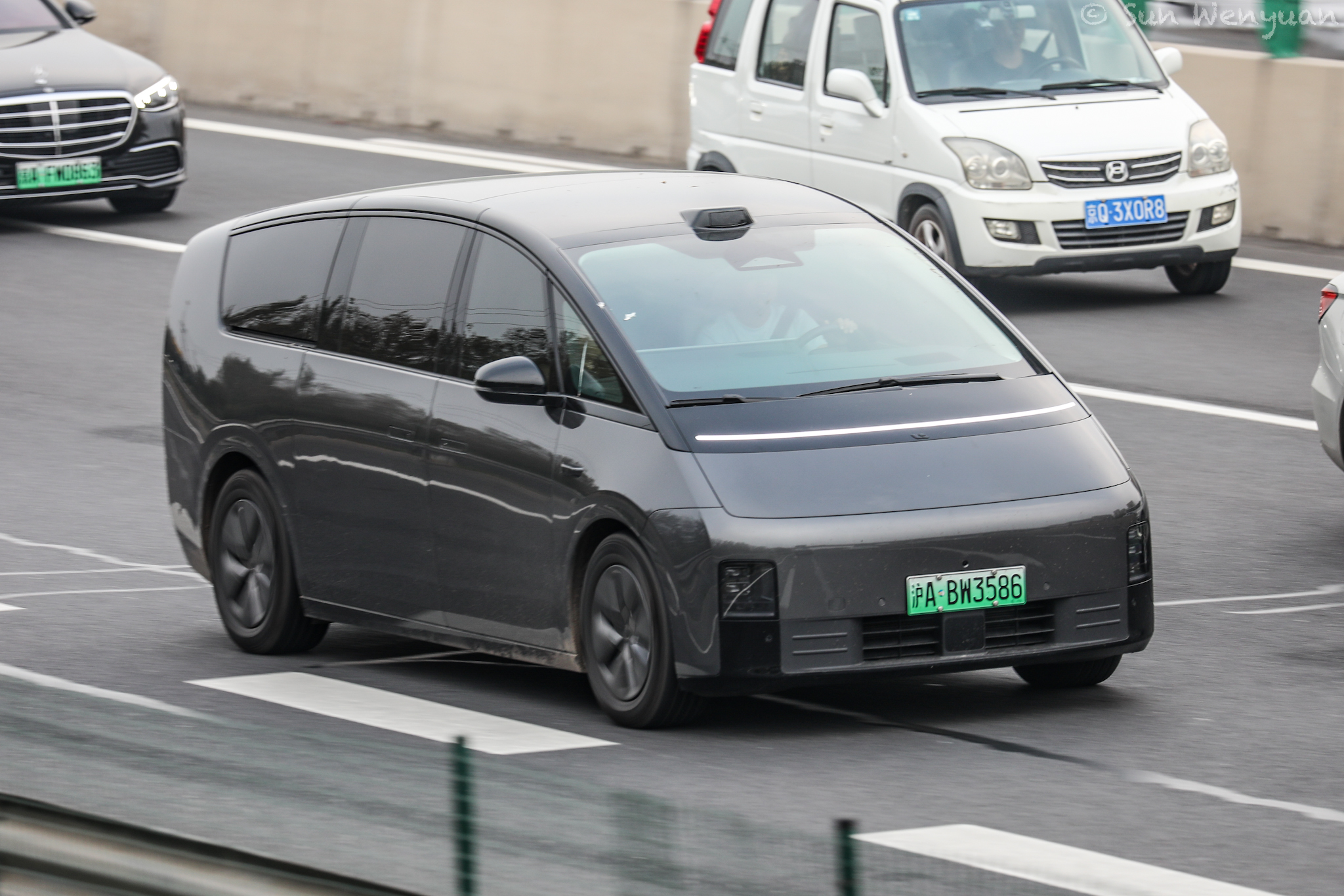 沪A·BW3586, Li Xiang Mega 1st gen, 2024–