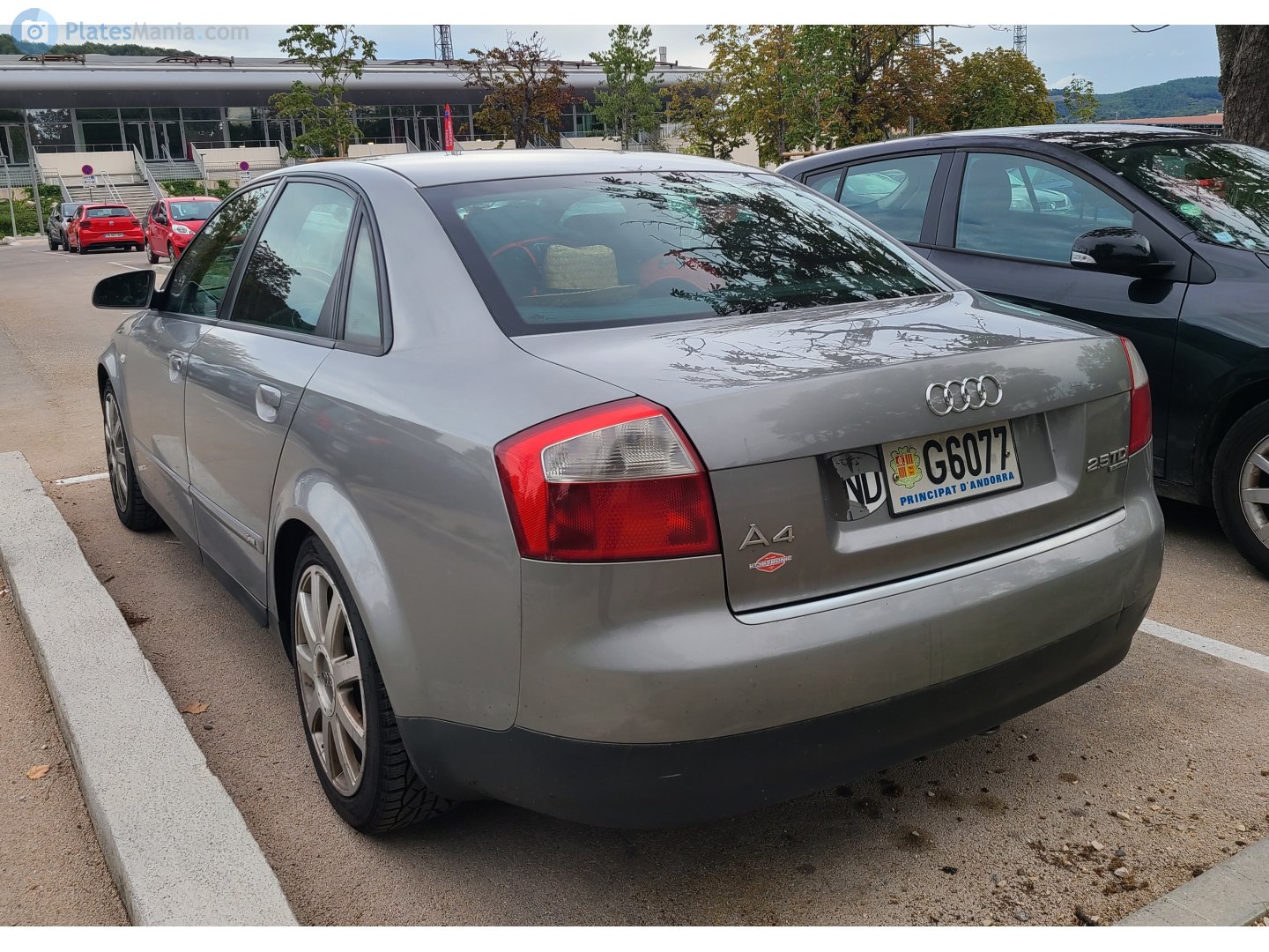 G 6077, Audi A4 2nd gen Sedan (B6/8E2), 2000–2004