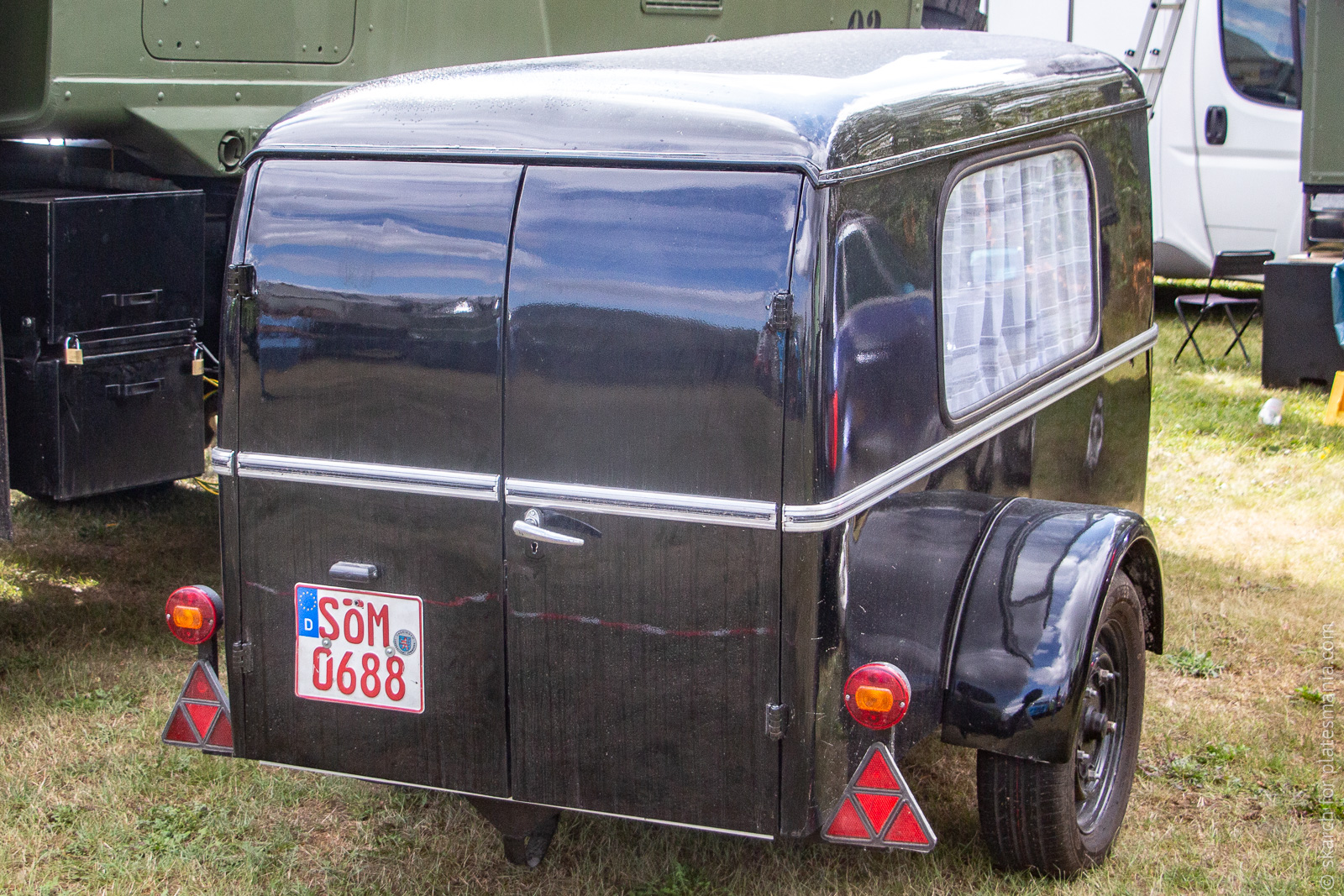 SÖM 0688, Red license plates 