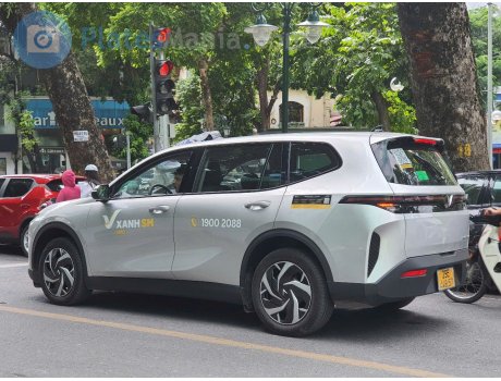 29E-448.57, VinFast Limo Green