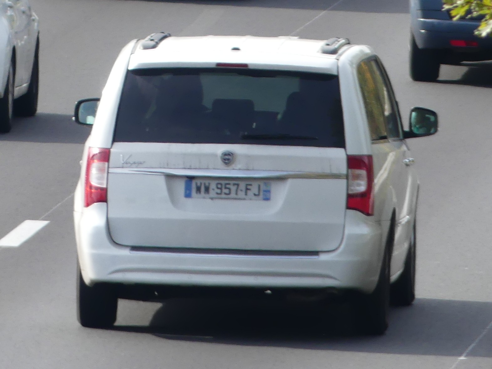 WW-957-FJ, Lancia Voyager 1st gen (404), 2011–2015