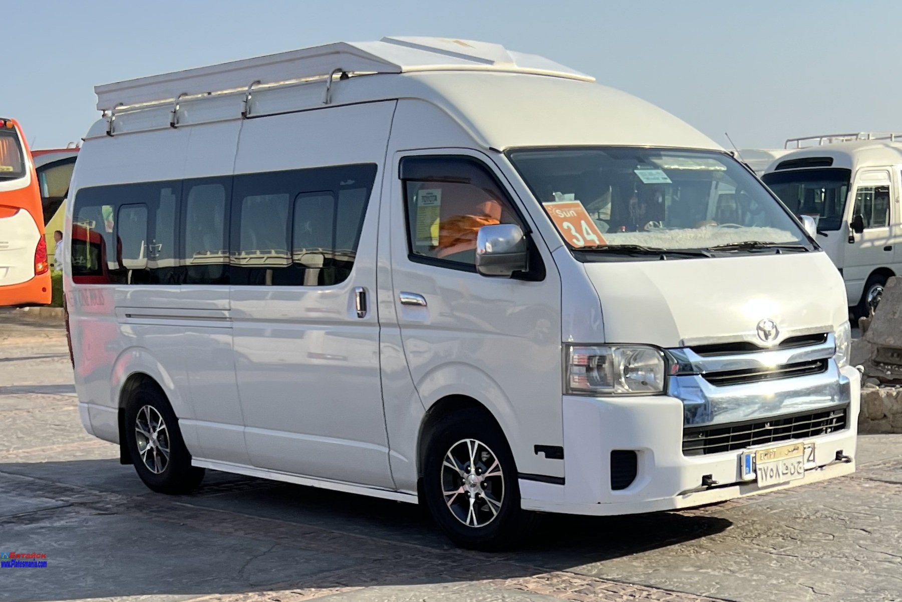 ٦٧٥٨ فنج, Toyota HiAce 