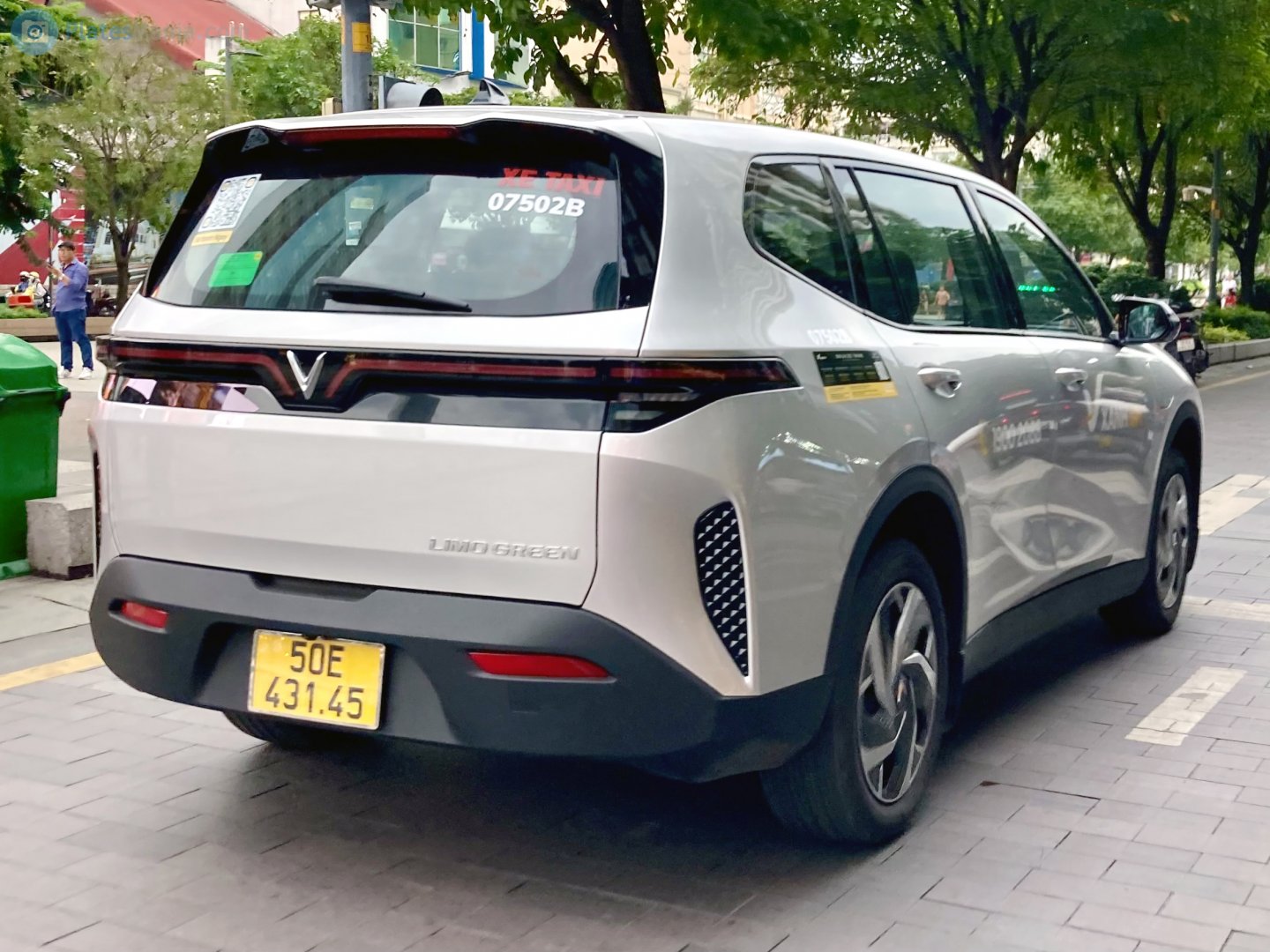 50E-431.45, VinFast Limo Green 