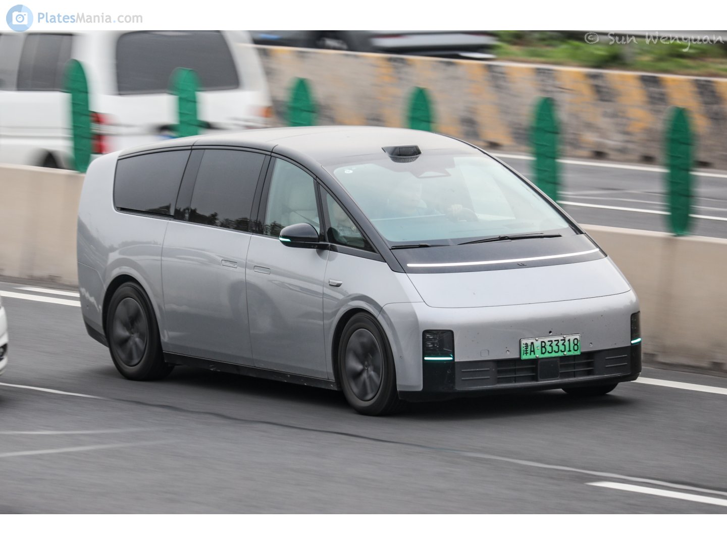 津A·B33318, Li Xiang Mega 1st gen, 2024–