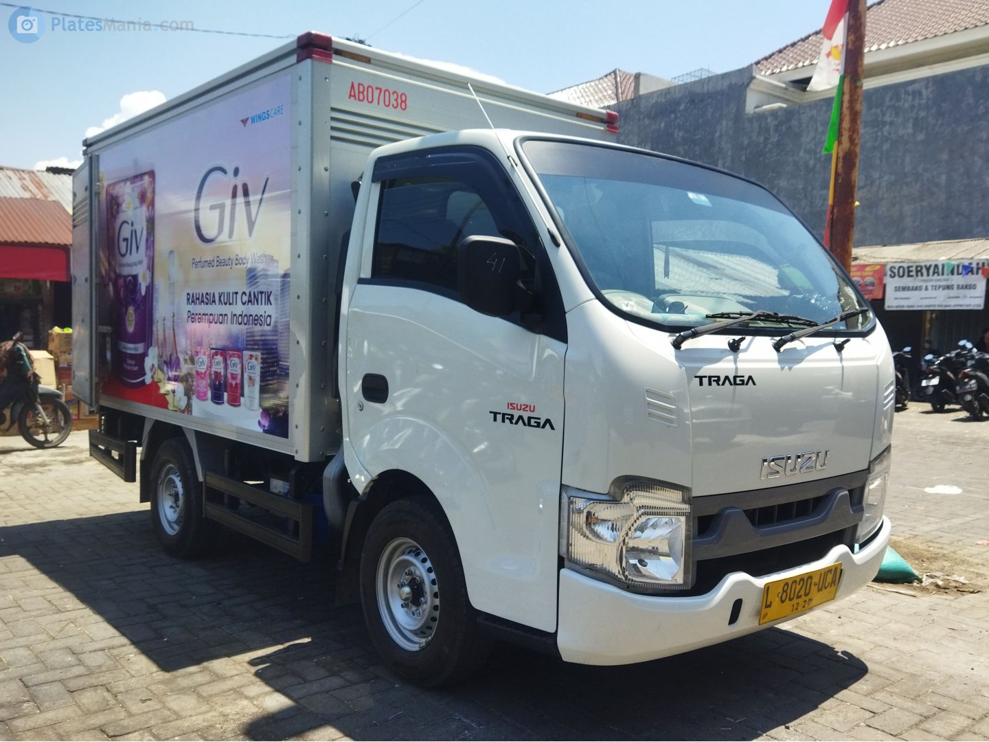 L 8020 UCA, Isuzu Traga 