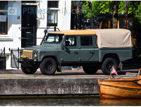 4-VXK-24, Land Rover Defender