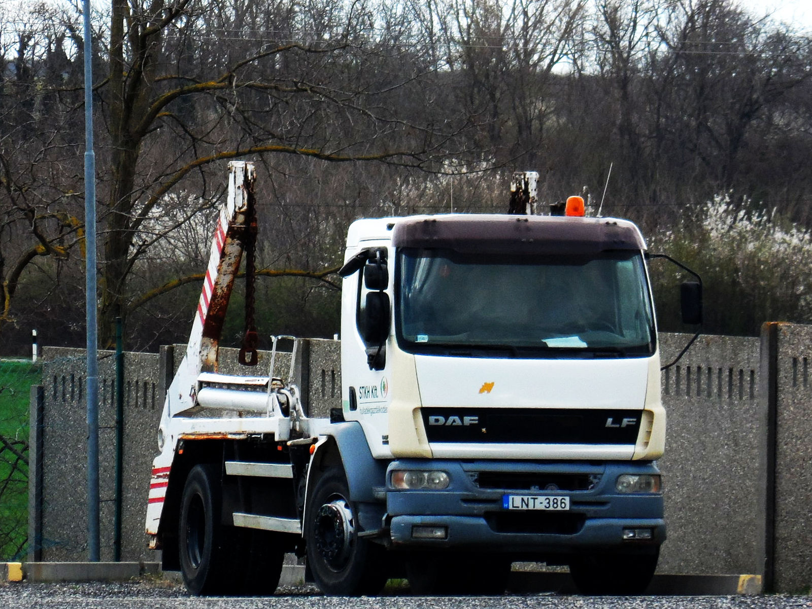 LNT-386, DAF LF 1st gen, 2001–2006