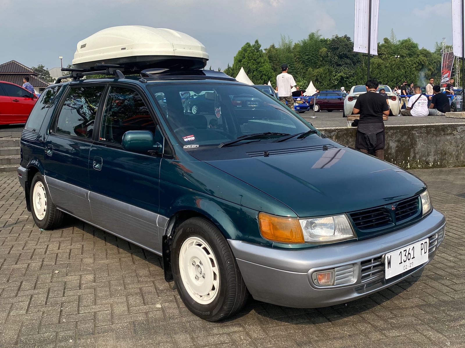 W 1361 PD, Mitsubishi Space Wagon 2nd gen (N30/N40), 1991–1998