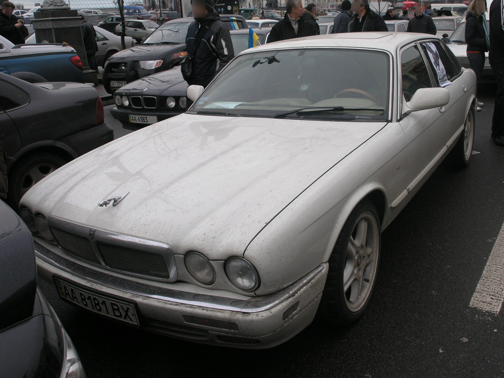 AA 8181 BX, Jaguar XJ 3rd gen (X300/X305), 1994–1997