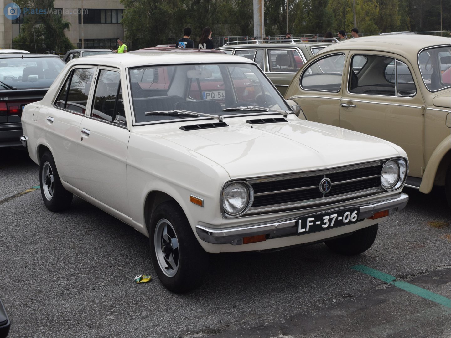 LF-37-06, Datsun Sunny 2nd gen 4-door Sedan (B110), 1970–1973