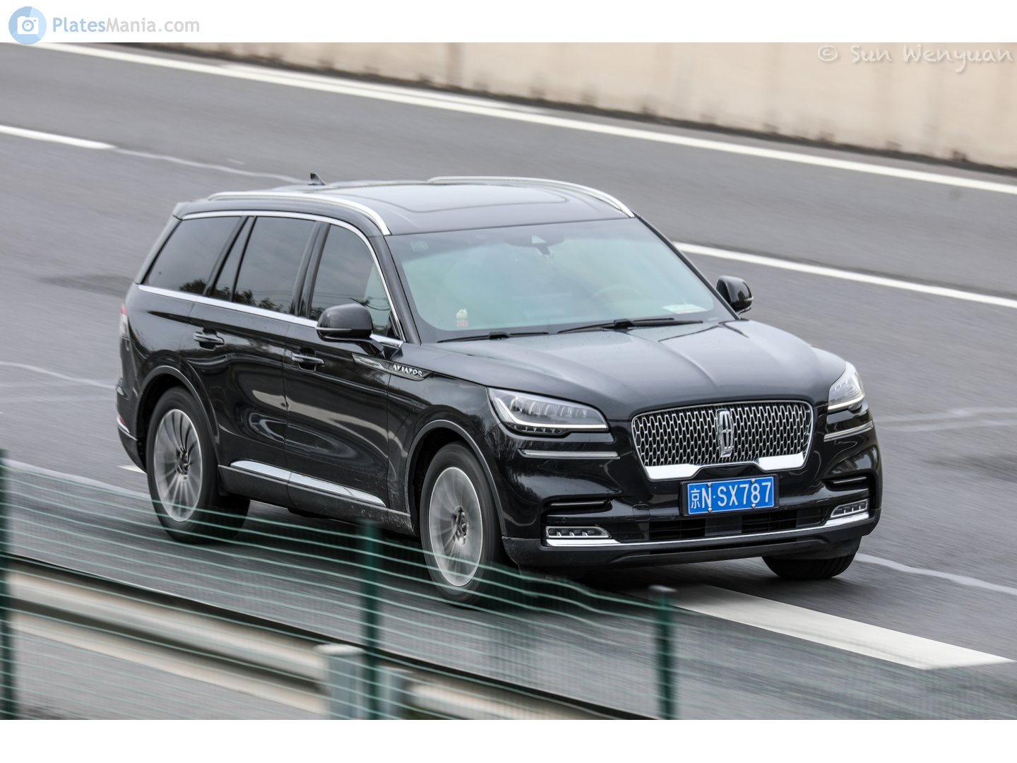 京N·SX787, Lincoln Aviator 1st gen (UN152), 2002–2005