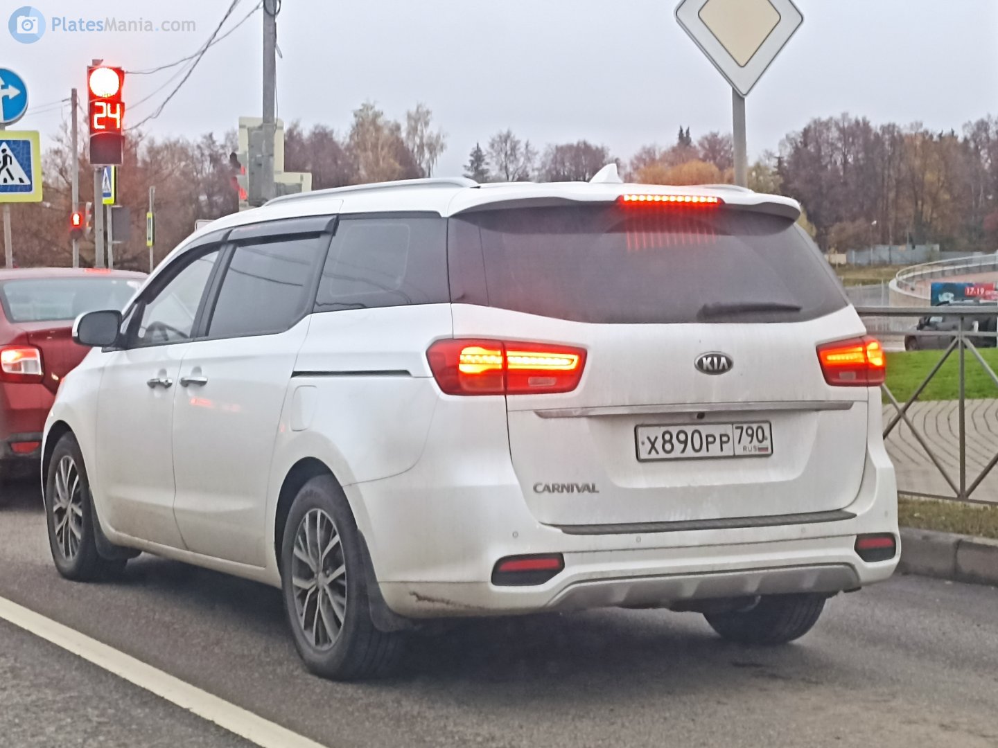 х 890 рр 790, Kia Carnival 3rd gen Grand Carnival (YP), 2014–2021