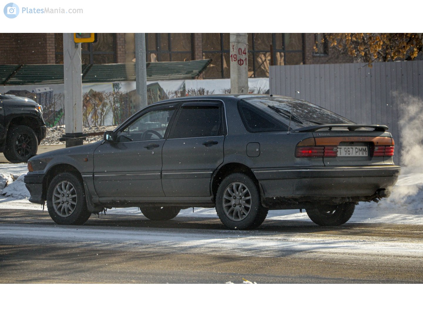 T 987 PMM, Mitsubishi Galant 6th gen Liftback (E30), 1987–1992