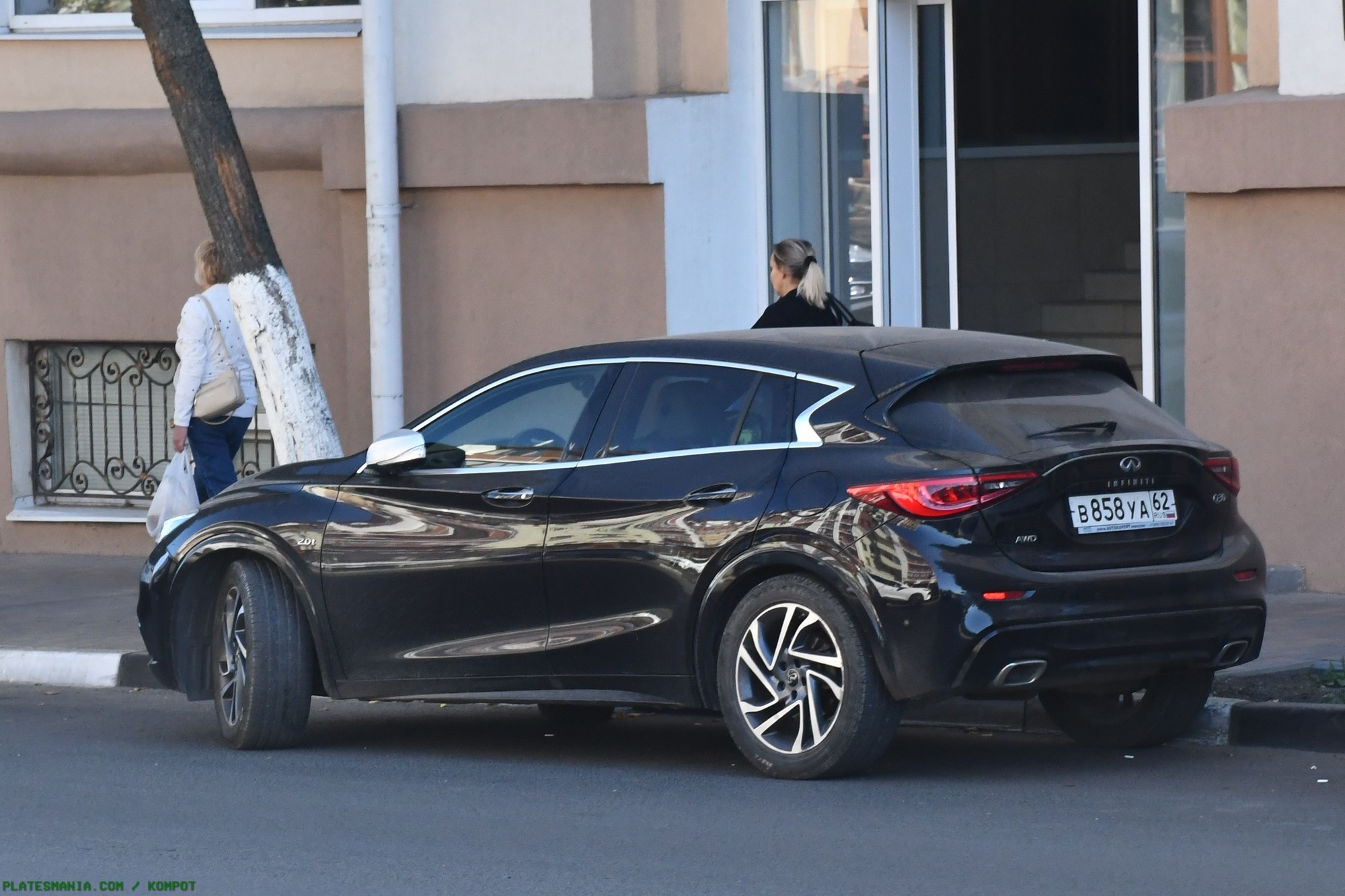 в 858 уа 62, Infiniti Q30 1st gen (H15), 2015–2019