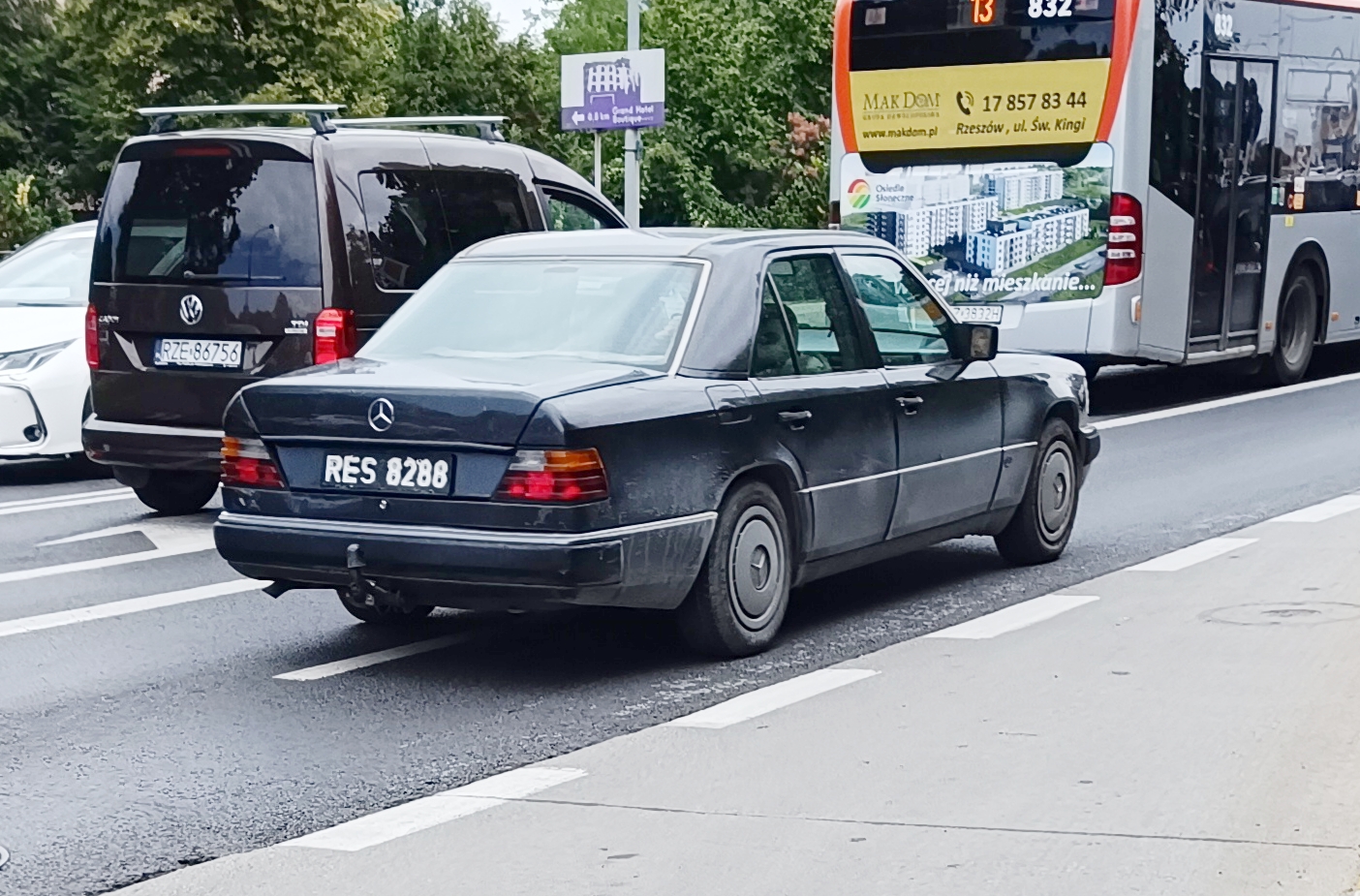 RES 8288, Mercedes-Benz E-Klasse 1st gen Sedan (W124), 1984­–1995