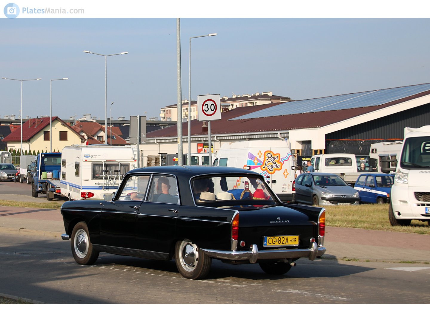 CG 82A, Peugeot 404 Sedan, 1960–1975