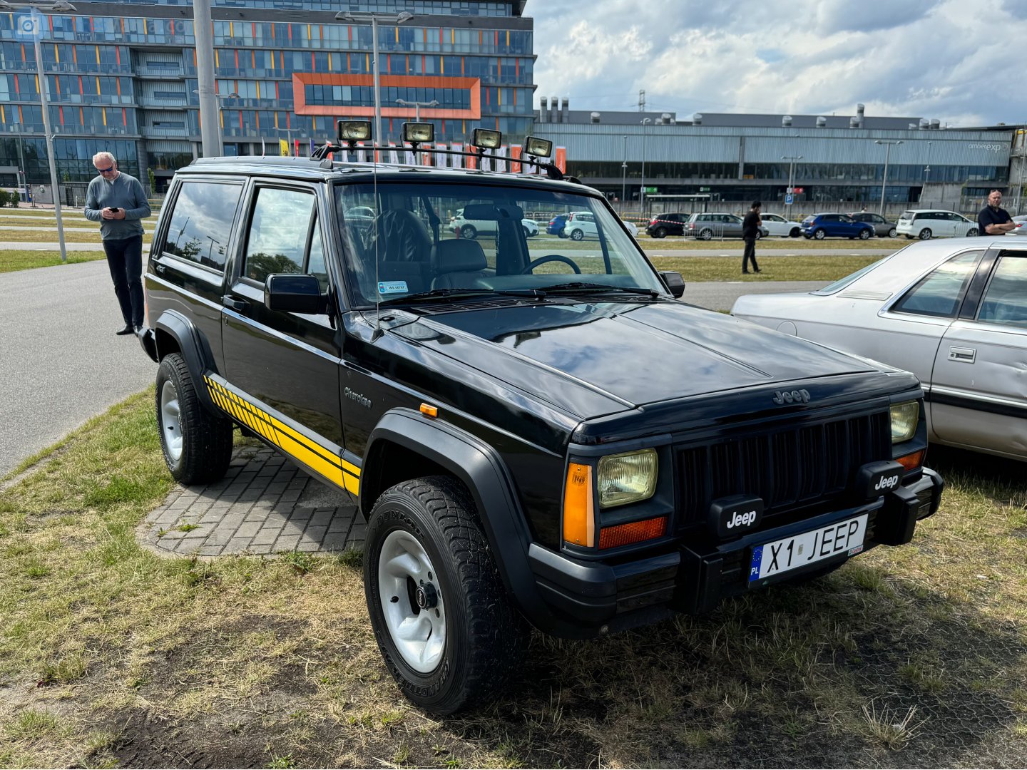 X1 JEEP, Jeep Cherokee 2nd gen 3-door SUV (XJ), 1983–2001