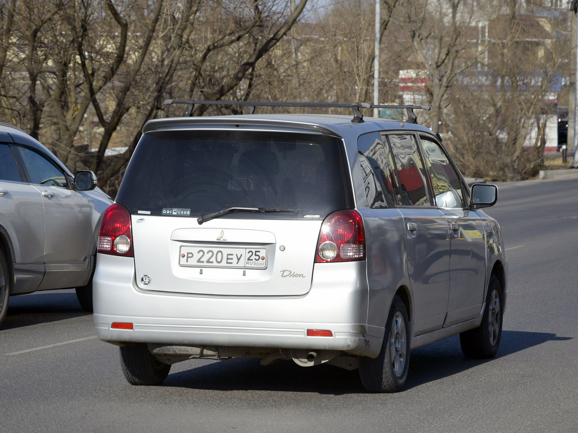р 220 еу 25, Mitsubishi Dion 1st gen (CR), 2000–2005