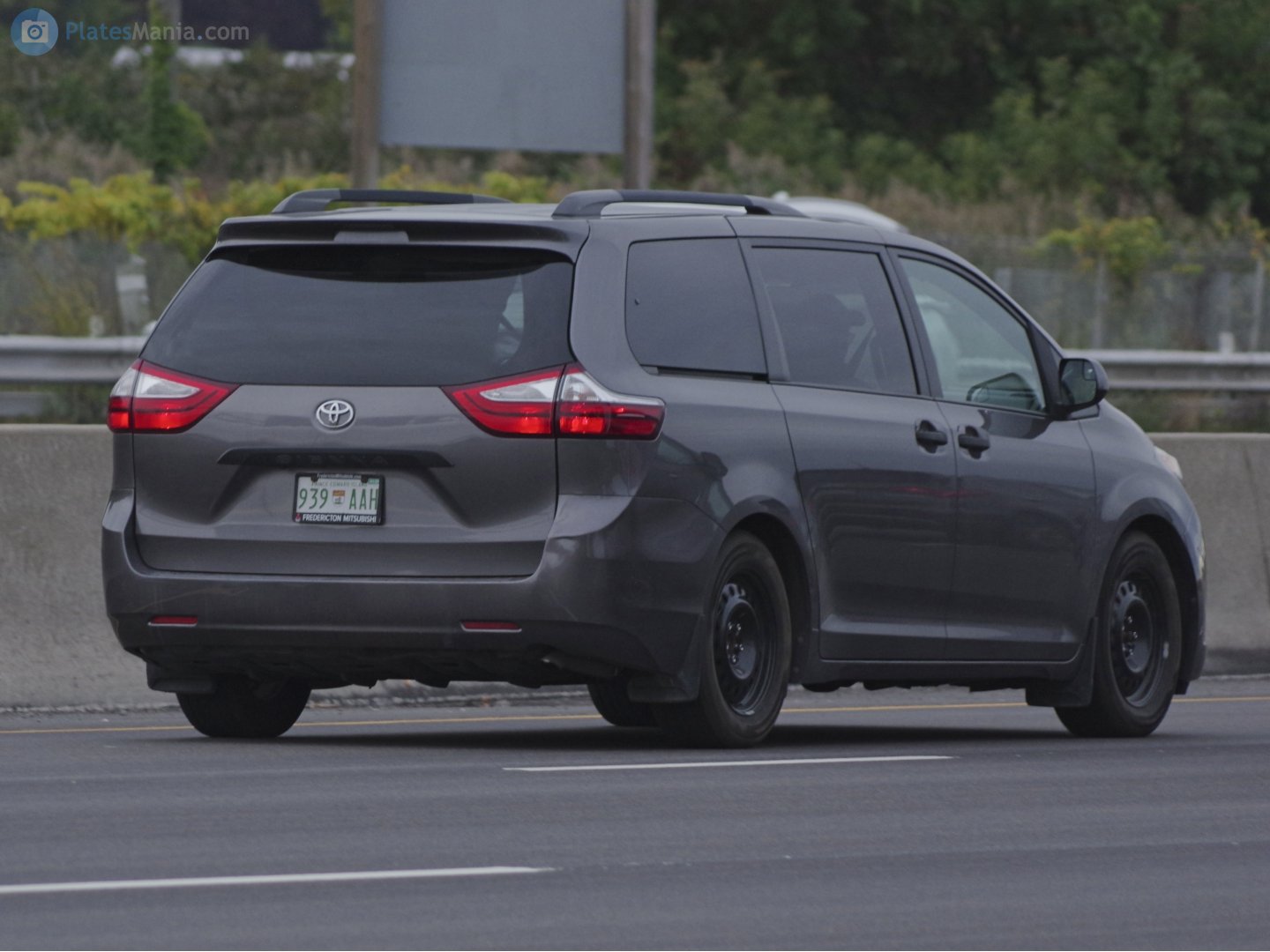939-AAH, Toyota Sienna 3rd gen (XL30), 2010–2020